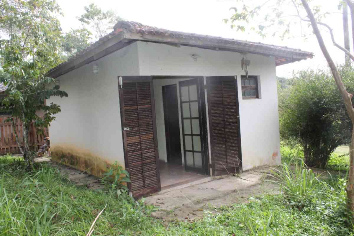 chacara-sitio-estrada cananeia-7 km de pariquera-açu-2 casas-lazer-moradia-cercada-pomar-braço magro-11
