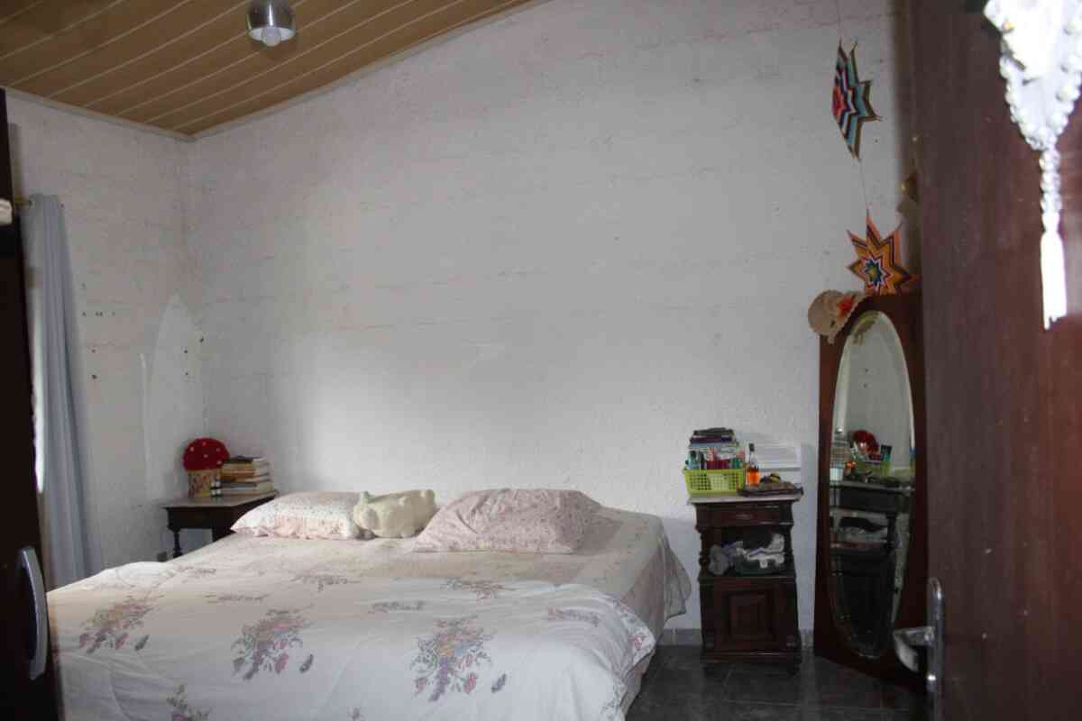 chacara-sitio-estrada cananeia-7 km de pariquera-açu-2 casas-lazer-moradia-cercada-pomar-braço magro-8