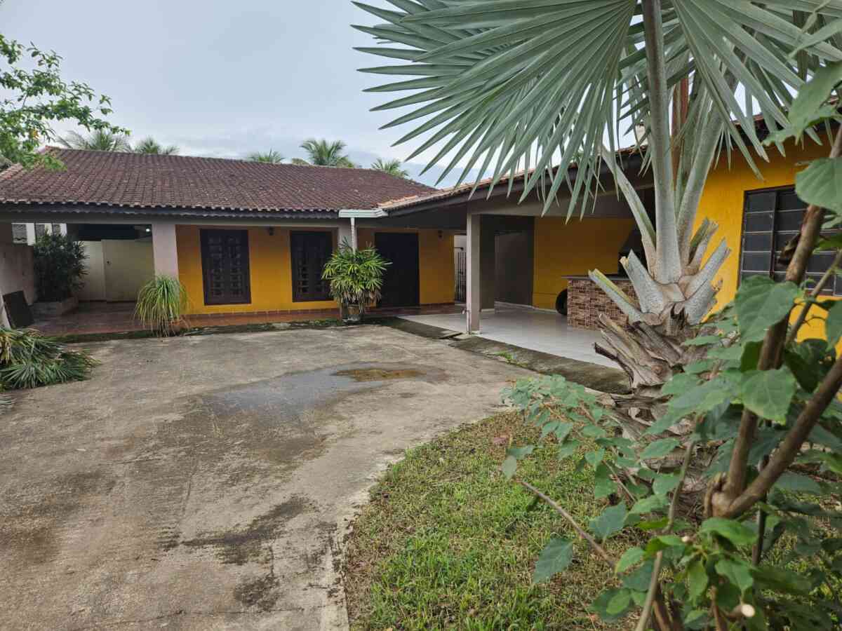 Casa-a-Venda-centro-pariquera-acu-terreno-amplo-418m2-area-total-comprar-financia-4-dormitorios