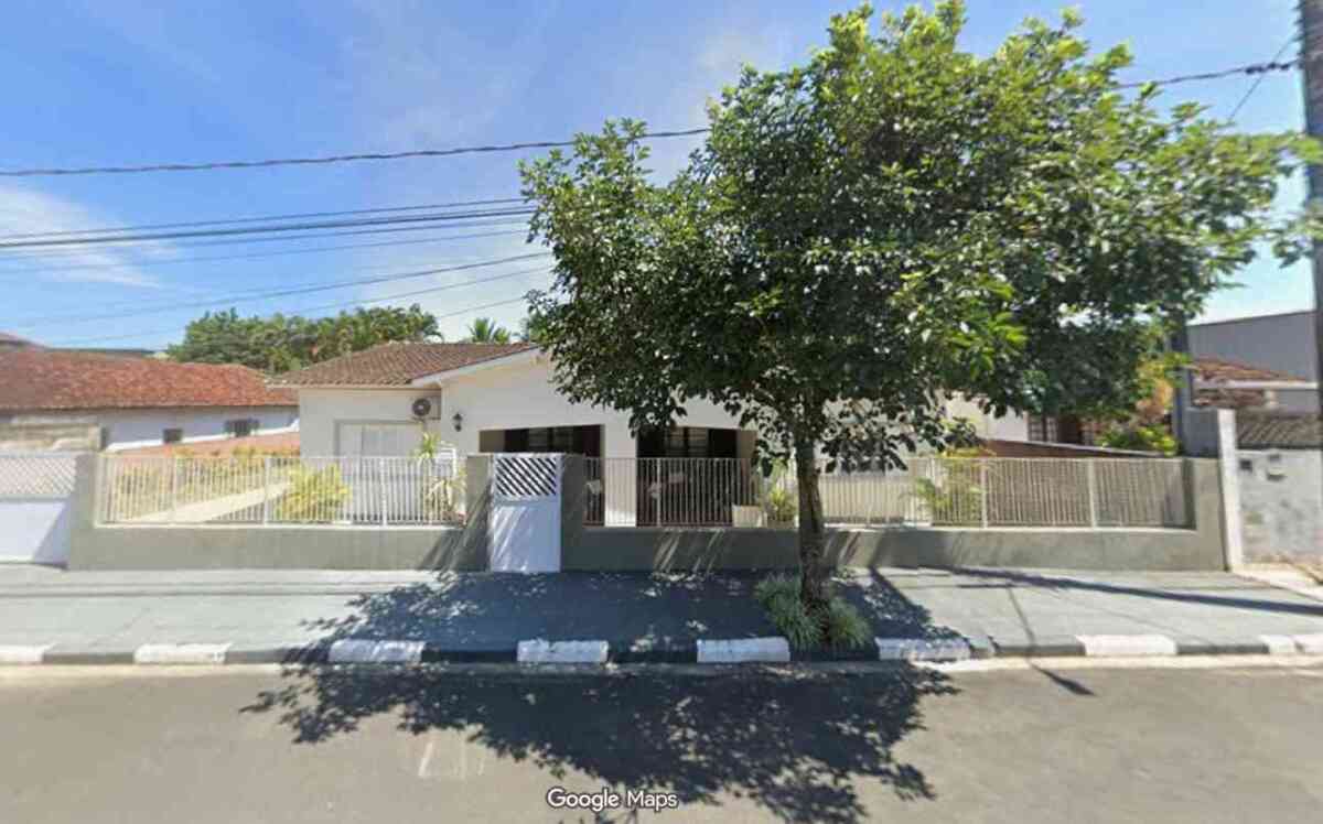 Casa-a-venda-centro-pariquera-açu-4-quartos-2-salas-cozinha-area-gourmet-0.jpg