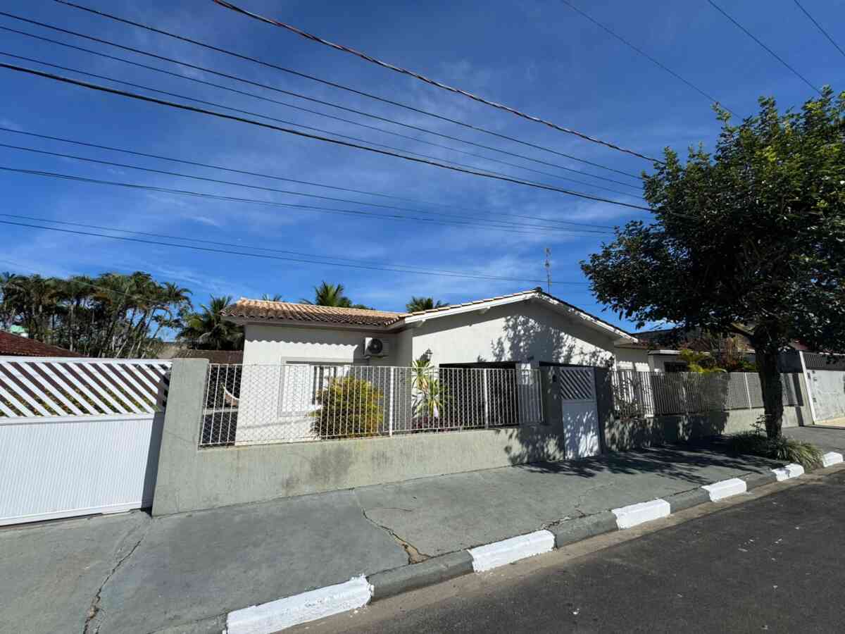 Casa-a-venda-centro-pariquera-açu-4-quartos-2-salas-cozinha-area-gourmet-22