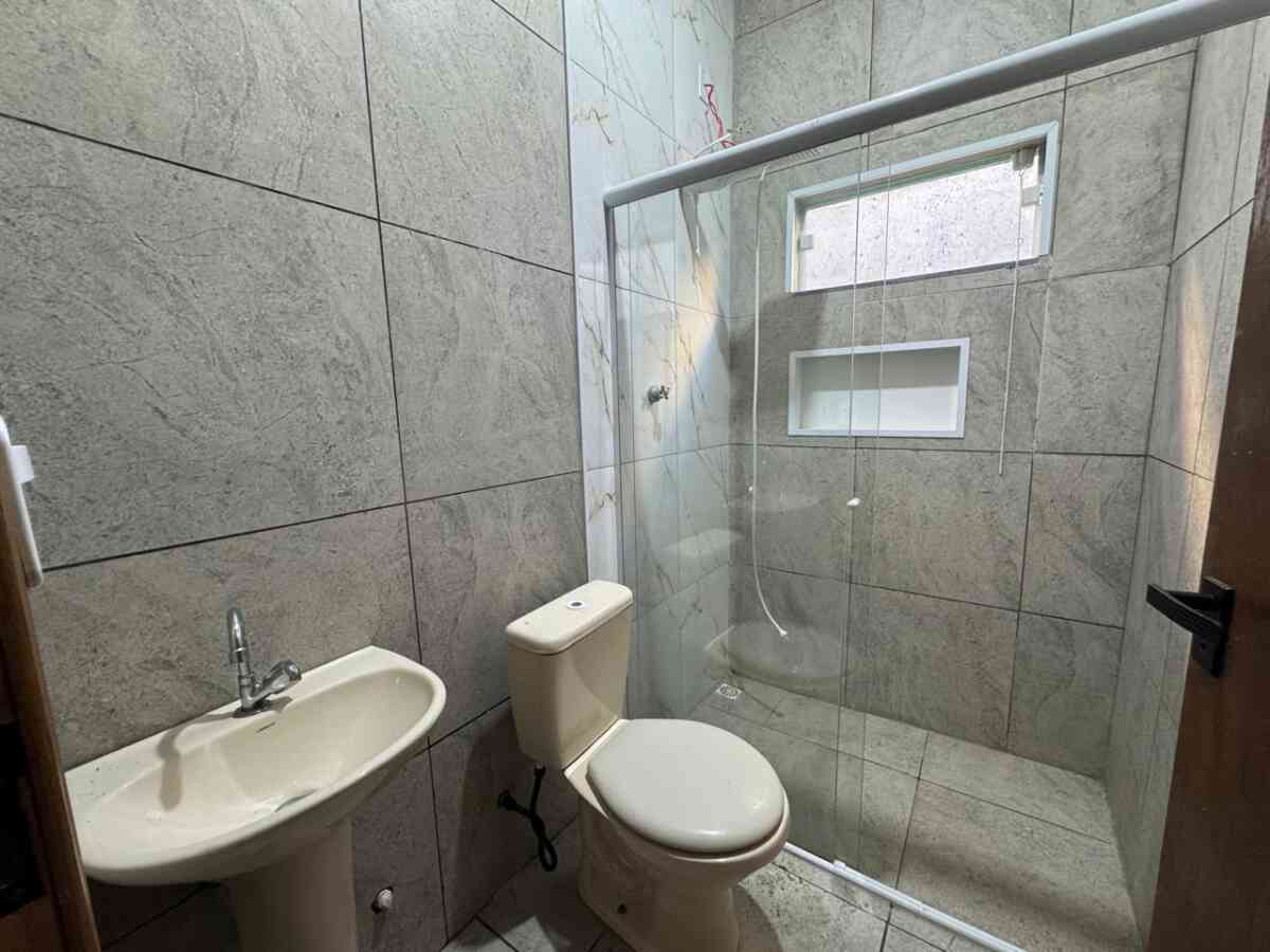 casa-2-dormitorios-garagem-murada-moderna-venda-compra-pariquera-acu-sp-150m2-area-total-2