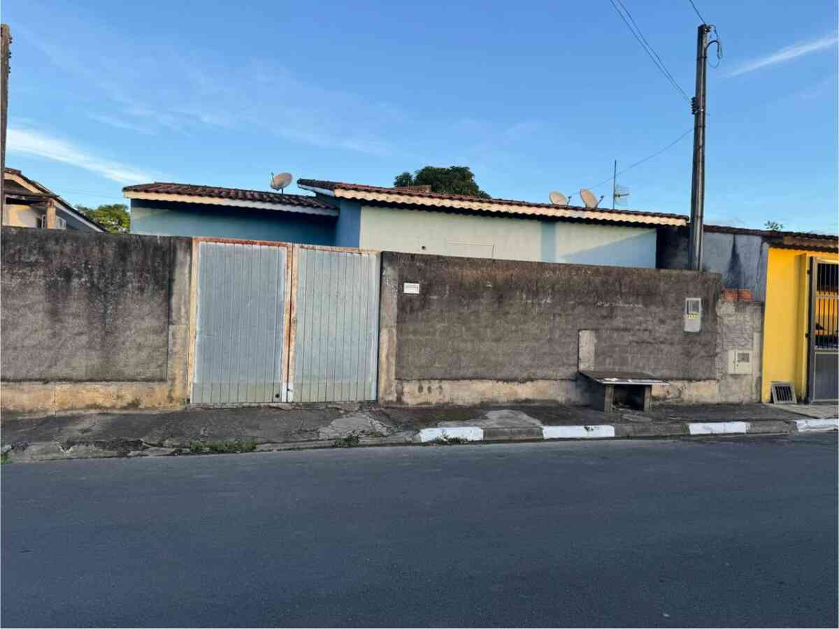 casa-a-venda-vila-roseli-pariquera-acu-sp-2-dormitorios-mais-um-sobrado-com-2-dormitorios